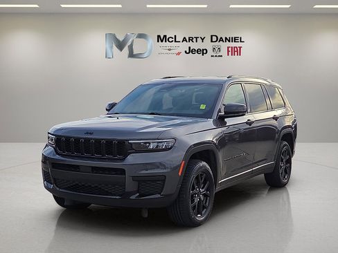 Used 2024 Jeep Grand Cherokee L Laredo image 2