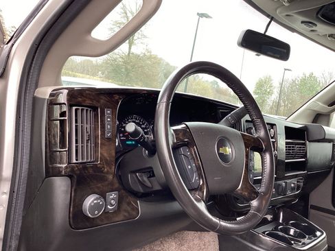 Used 2018 Chevrolet Express 2500 w/ Enhanced Convenience Package image 9