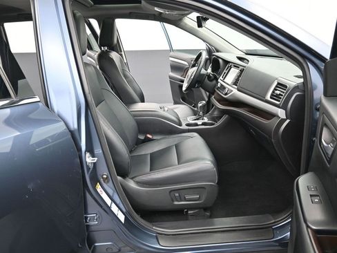 Used 2018 Toyota Highlander XLE image 31