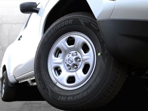 New 2026 Nissan Frontier S image 3