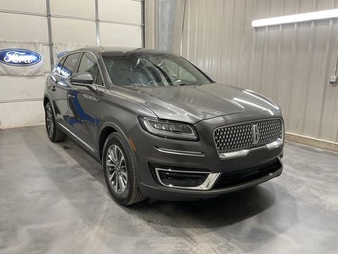 Used 2019 Lincoln Nautilus Select image 1