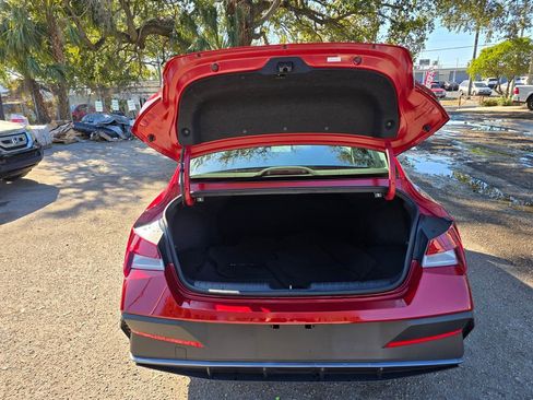 Used 2024 Hyundai Elantra Blue image 36