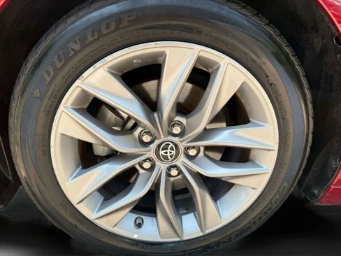 Used 2019 Toyota Avalon XLE image 31