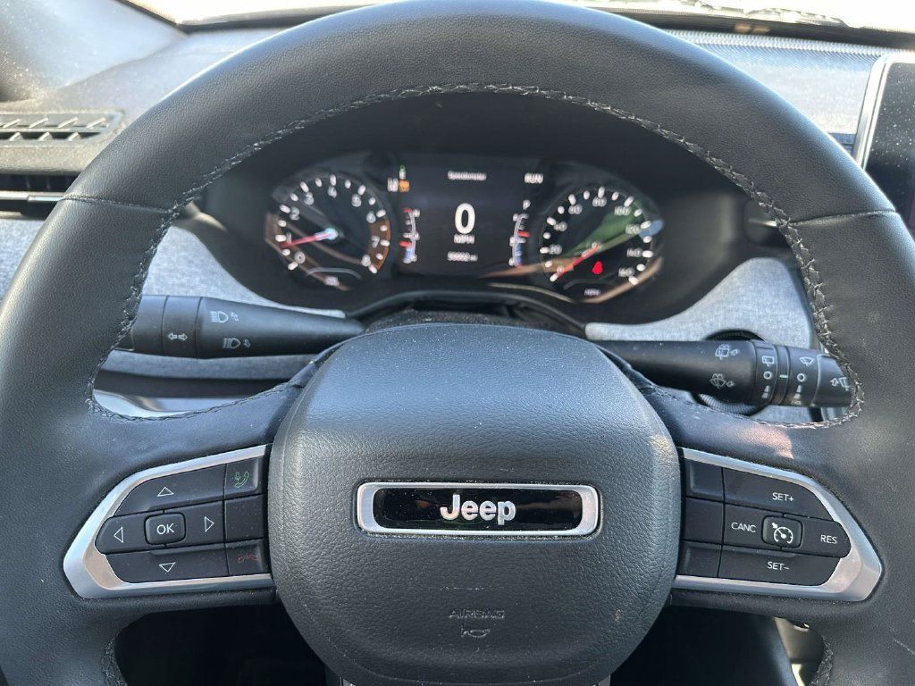 Used 2023 Jeep Compass Latitude w/ Convenience Group AWD/4WD image 20