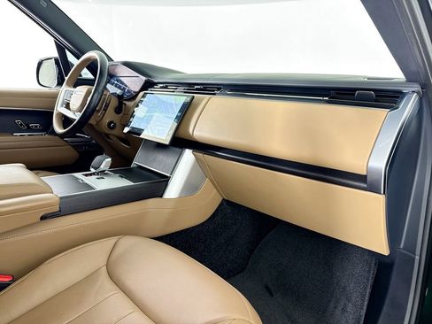 Used 2025 Land Rover Range Rover Long Wheelbase SE image 13