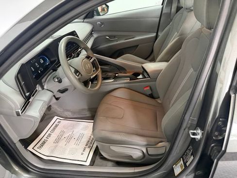 Certified 2025 Hyundai Elantra SE FWD image 10