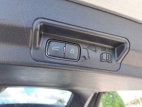 Used 2022 Ford Explorer Limited image 7