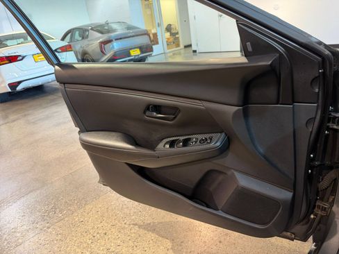 Used 2025 Nissan Sentra S FWD image 15