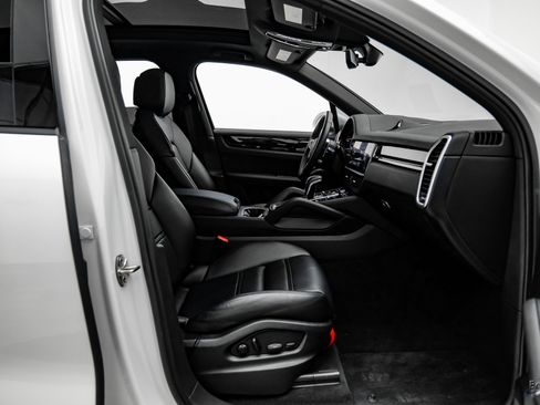 Used 2023 Porsche Cayenne image 44