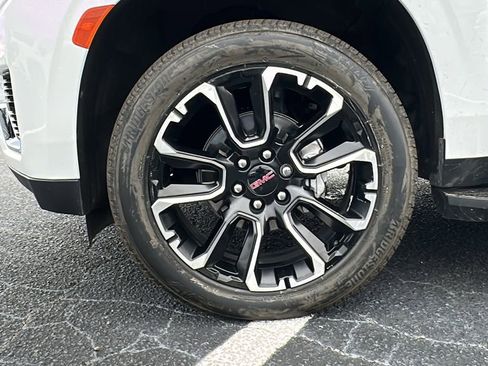 Certified 2024 GMC Yukon SLT w/ SLT Premium Package image 14