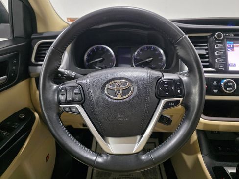 Used 2015 Toyota Highlander Limited w/ Driver Technology Package image 4