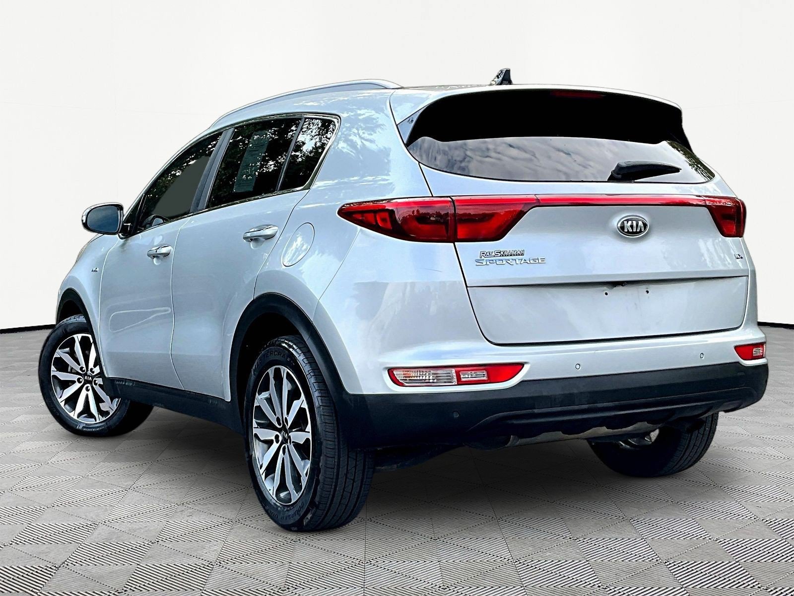 Used 2017 Kia Sportage EX w/ EX Technology Package AWD/4WD image 4
