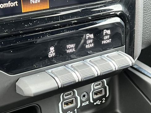 Used 2024 RAM 1500 Laramie AWD/4WD image 27