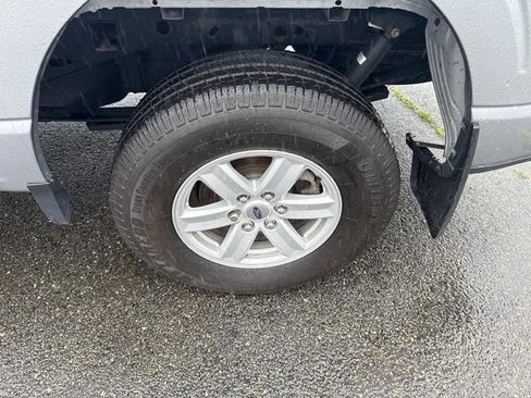 Used 2022 Ford F150 XLT w/ Trailer Tow Package image 11