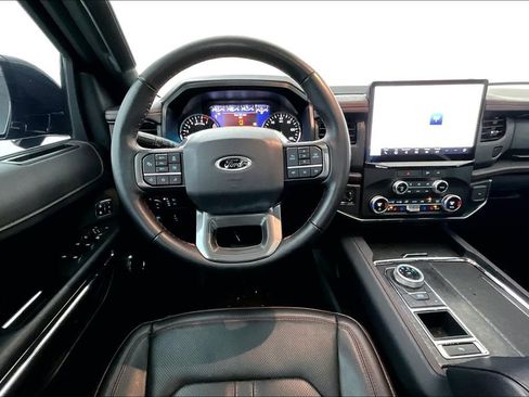 Used 2023 Ford Expedition Limited image 7