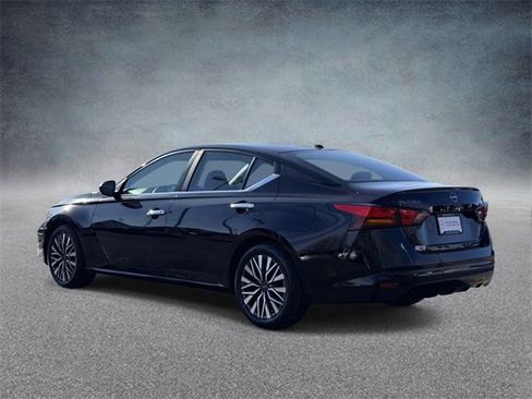 Used 2024 Nissan Altima 2.5 SV image 4