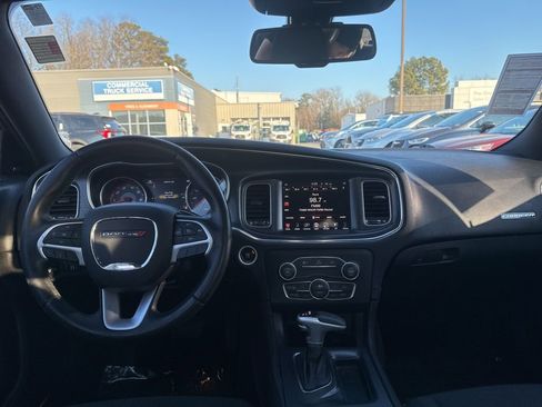 Used 2016 Dodge Charger SXT image 10