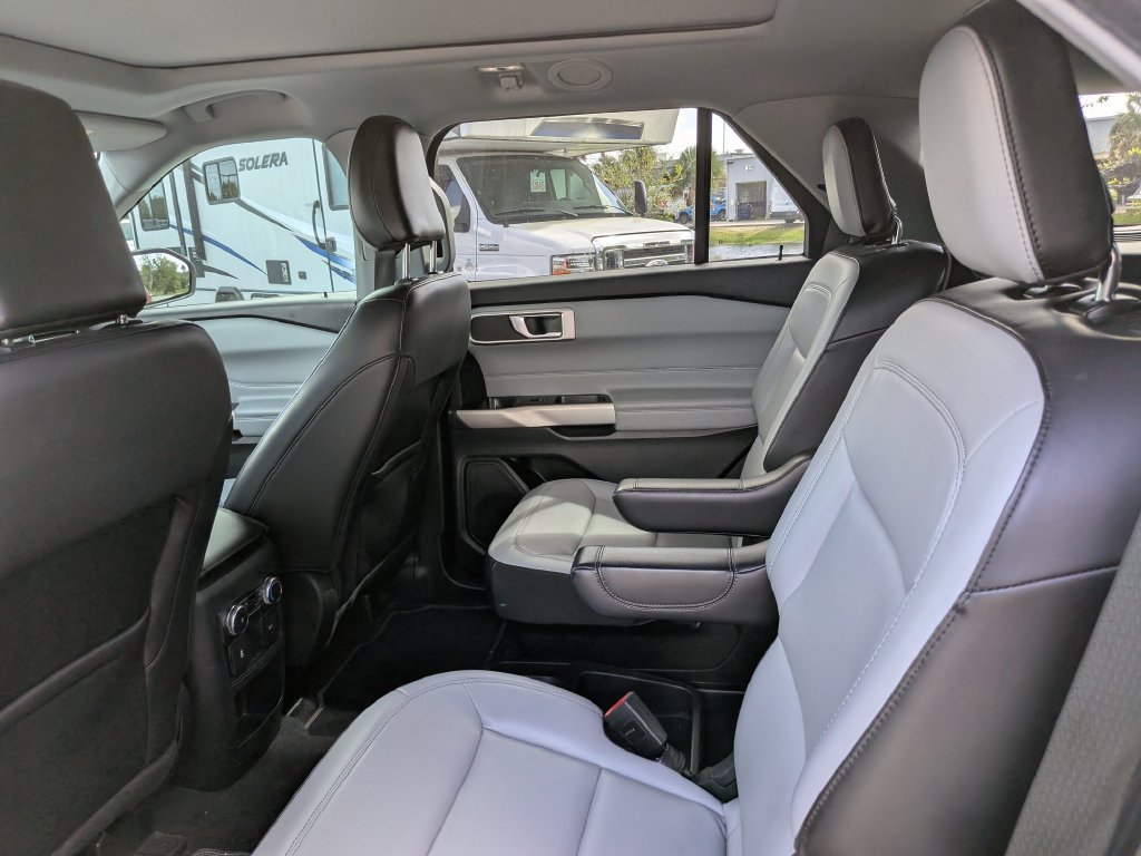 Used 2021 Ford Explorer XLT w/ Equipment Group 202A RWD image 21