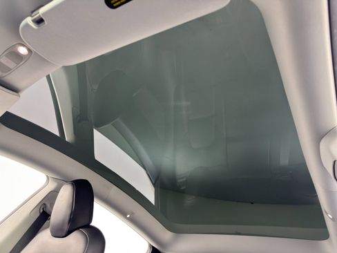 Used 2020 Tesla Model Y Long Range image 12