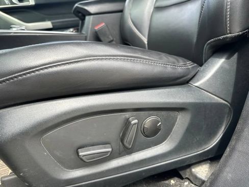 Used 2022 Ford Explorer XLT w/ Equipment Group 202A RWD image 5
