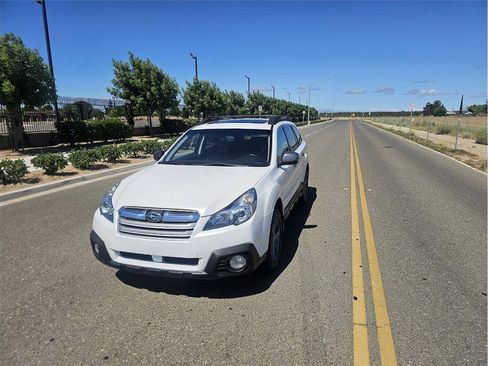 Used 2013 Subaru Outback 3.6R Limited AWD/4WD image 3