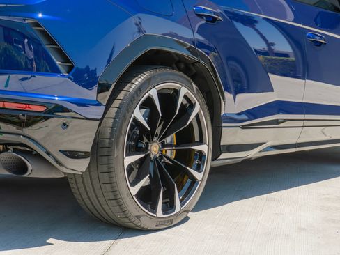 Used 2021 Lamborghini Urus AWD/4WD image 39