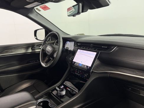 Certified 2024 Jeep Grand Cherokee L Limited w/ Luxury Tech Group II image 32