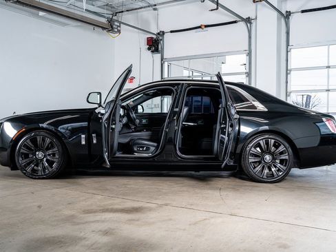 Used 2022 Rolls-Royce Ghost image 8