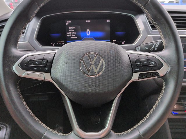Used 2022 Volkswagen Tiguan SE w/ Panoramic Sunroof Package FWD image 30