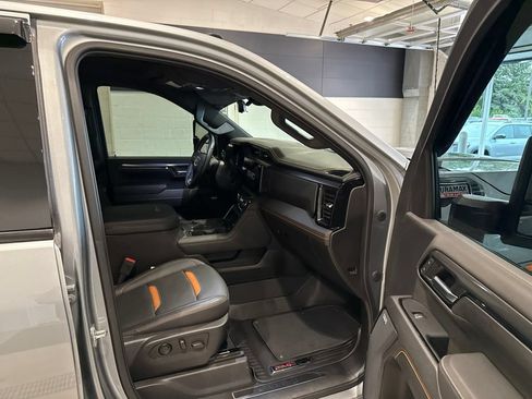 Used 2024 GMC Sierra 3500 AT4 w/ Technology Package AWD/4WD image 12