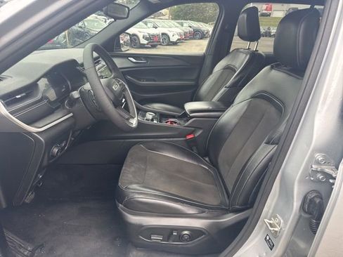 Used 2023 Jeep Grand Cherokee Altitude image 10