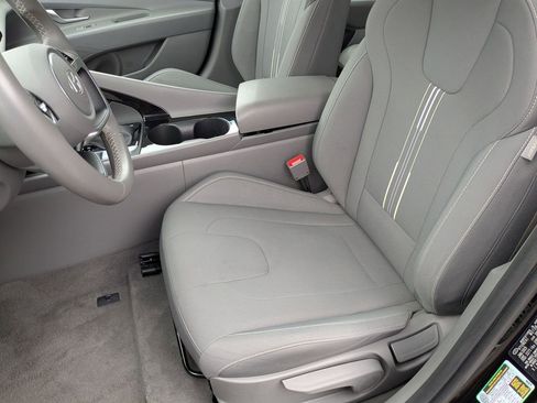 Used 2025 Hyundai Elantra SEL FWD image 15