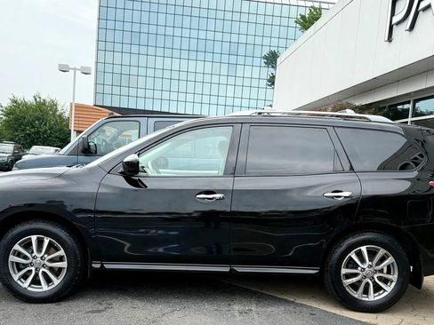 Used 2013 Nissan Pathfinder SV AWD/4WD image 4