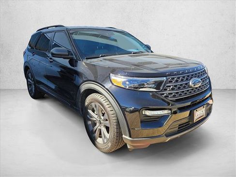 Used 2021 Ford Explorer XLT w/ Equipment Group 202A image 3