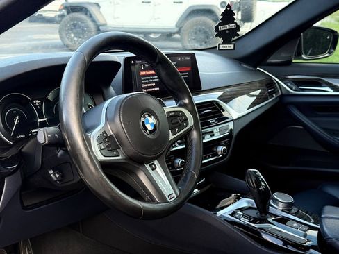 Used 2019 BMW 530e w/ M Sport Package RWD image 13