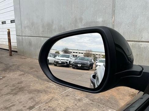 Used 2025 Buick Envista Preferred image 18