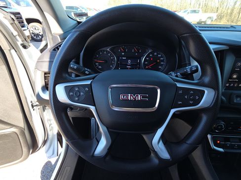 Used 2023 GMC Terrain SLE image 17