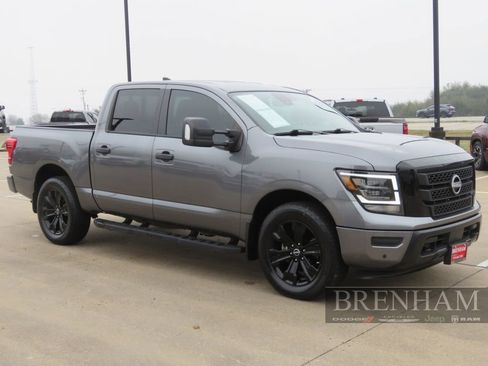 Used 2023 Nissan Titan SV w/ SV Convenience Package image 8