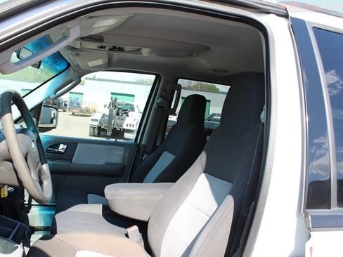 Used 2006 Ford Expedition XLT AWD/4WD image 10