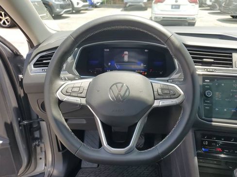Used 2023 Volkswagen Tiguan SE w/ Panoramic Sunroof Package FWD image 25