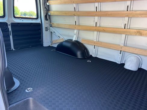 Used 2024 Chevrolet Express 2500 w/ Driver Convenience Package RWD image 14