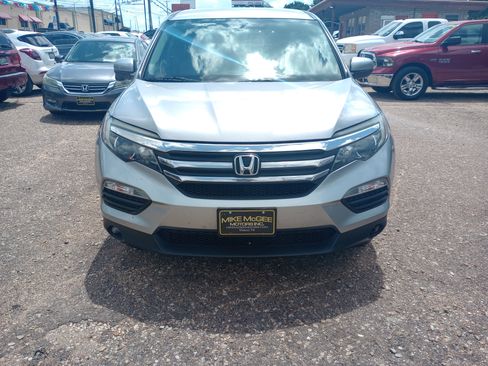 Used 2017 Honda Pilot EX image 2