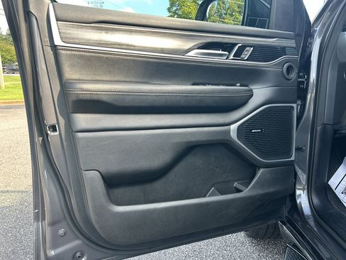 Used 2024 Jeep Wagoneer L Series II image 24