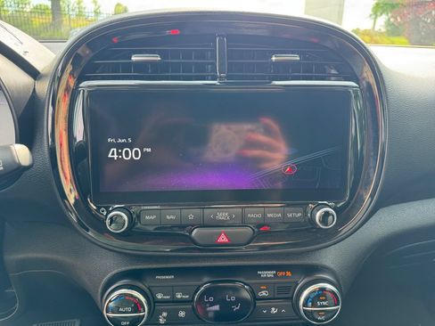 Used 2023 Kia Soul EX FWD image 9