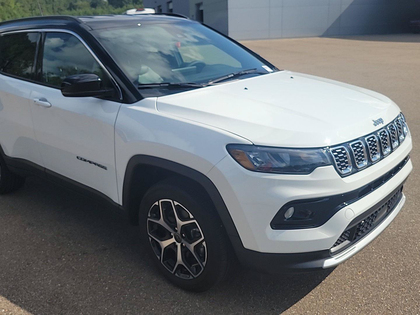Certified 2025 Jeep Compass Limited AWD/4WD image 3