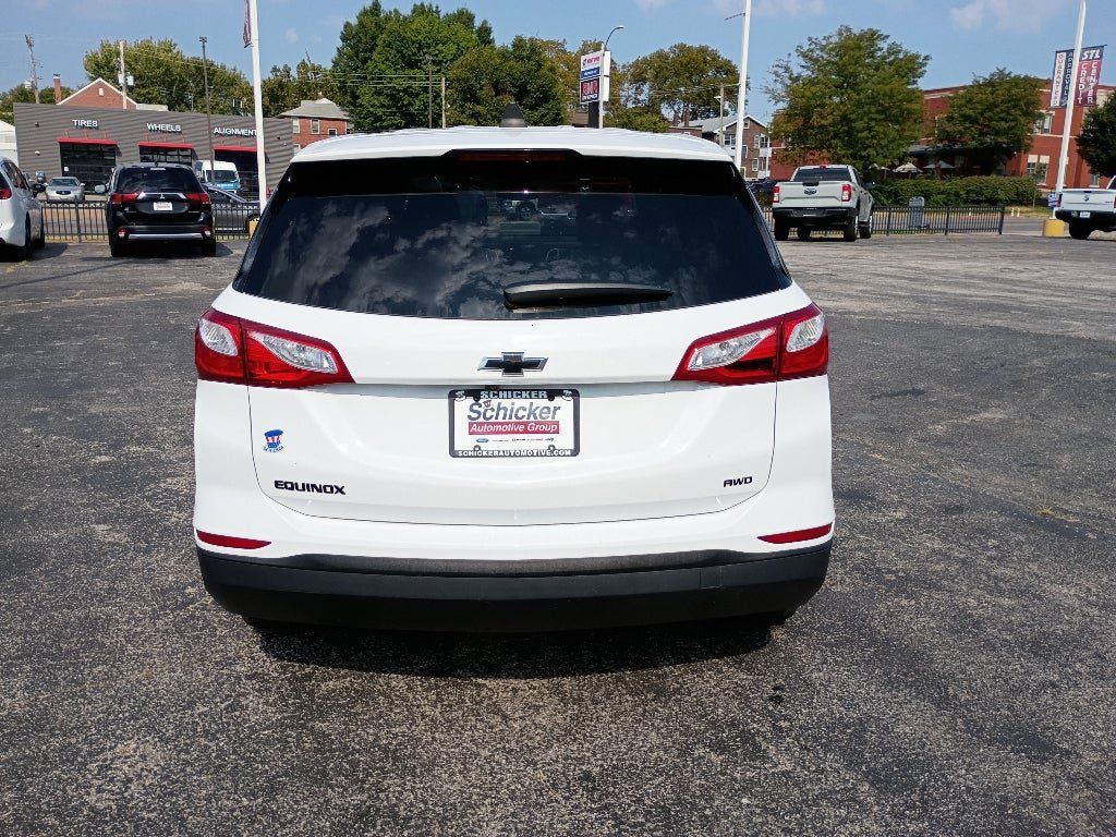 Used 2020 Chevrolet Equinox LS w/ LS Convenience Package AWD/4WD image 2