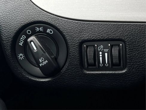Used 2019 Dodge Grand Caravan GT FWD image 24
