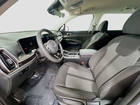 Certified 2025 Kia Sorento LX image 19
