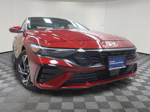 Used 2025 Hyundai Elantra Limited FWD image 2