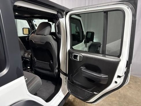 Used 2024 Jeep Wrangler Unlimited Rubicon AWD/4WD image 28